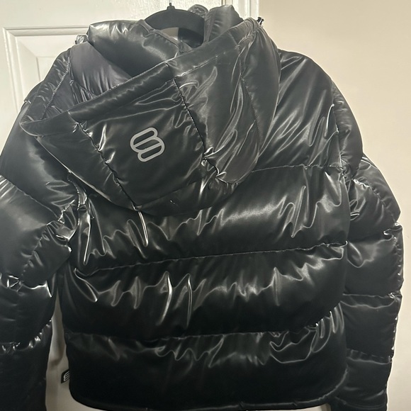 Aritzia super puff - Picture 3 of 3